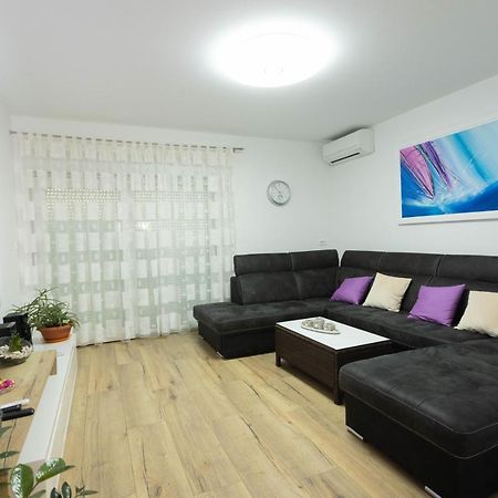 Apartman Marel Žrnovnica Exterior foto